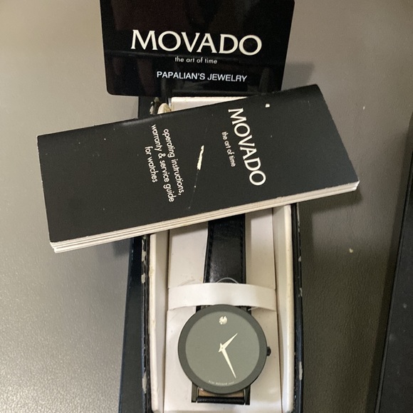 Unisex Movado ultra slim watch BNWT new - old stock, tried on but never worn. - Picture 6 of 7